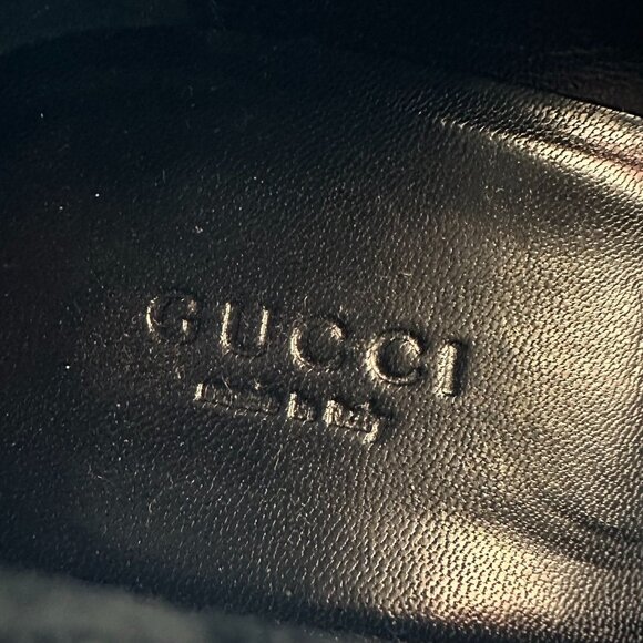 Gucci GG Imprime Black Leather Chain Charm Pumps - Picture 12 of 15